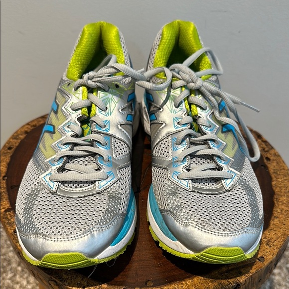 Asics GT-2000 Athletic Running Shoes FluidRide IGS Excellent Condition - Picture 4 of 10